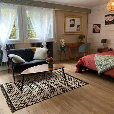 Au Fil De L'eau Bed & Breakfast 3*