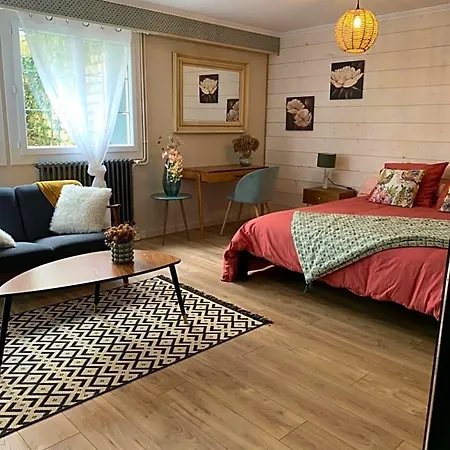 Au Fil De L'eau Bed & Breakfast 3*